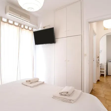 Livadia Seaside 14 Apartman Párosz